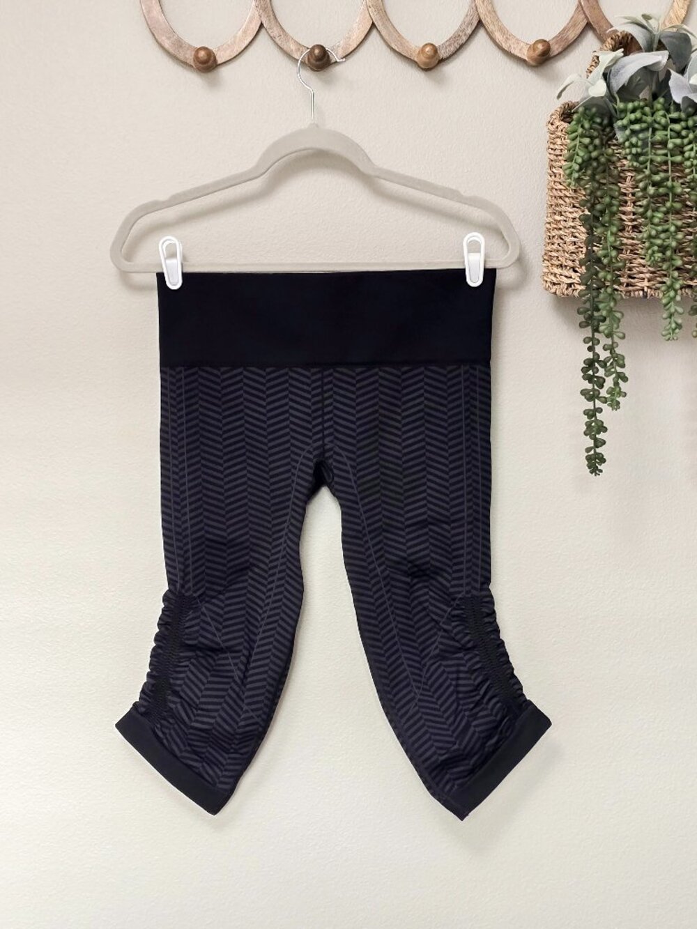 Lululemon In the Flow Crop II Leggings Women's 8 Ruched Chevron